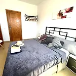 Quarto em Acomodações Particulares Alcamar Habitación Privada Con Baño Compartido Cerca Al Mar! *